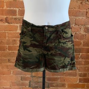 Levi's CAMO SHORTS